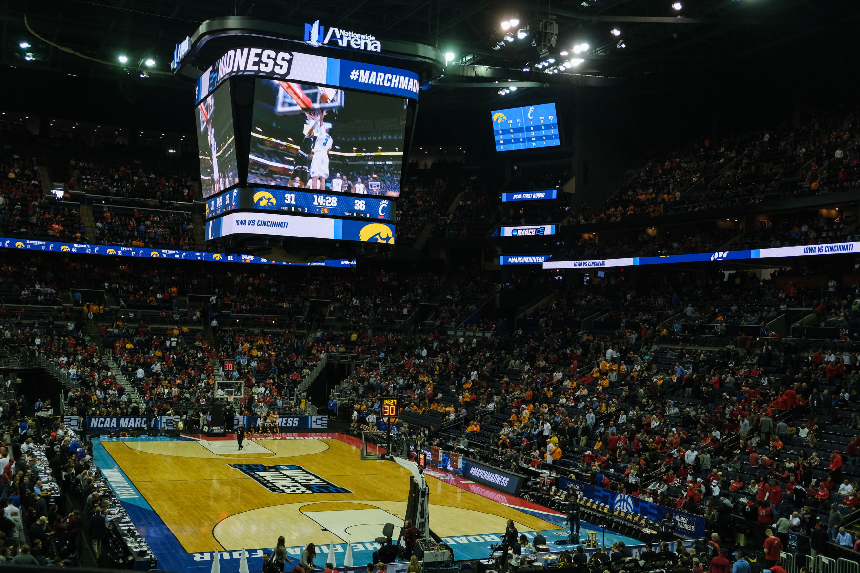 PHOTOS: First round of the 2019 NCAA Tournament